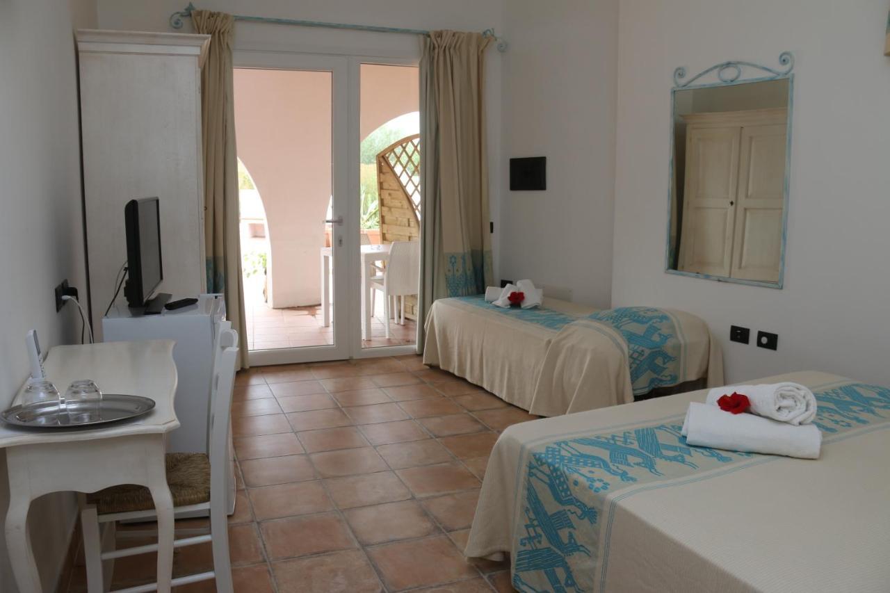 Hotel Altura Villasimius Exterior photo