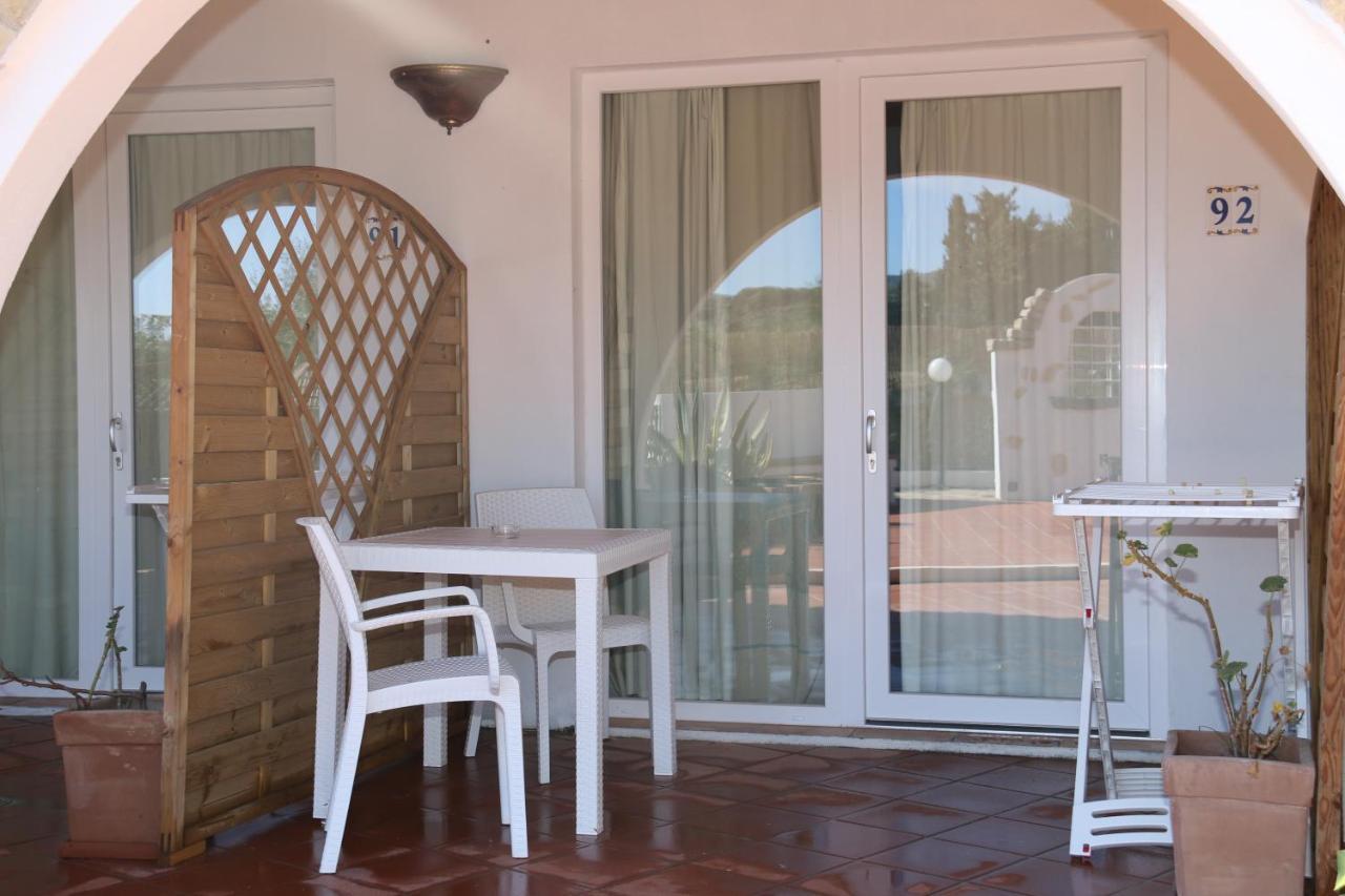 Hotel Altura Villasimius Exterior photo